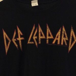 Def Leppard band tee